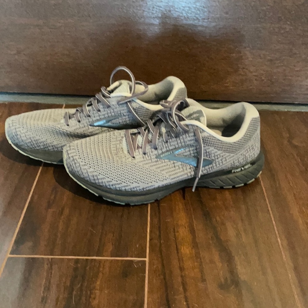 Brooks Revel sneakers gray size 10 men’s
